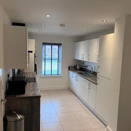 New Build Townhouse Seacroft Near Leeds City Centre بيت للعطل