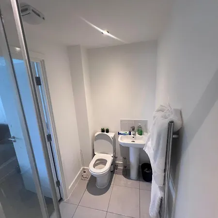 New Build Townhouse Seacroft Near Leeds City Centre بيت للعطل