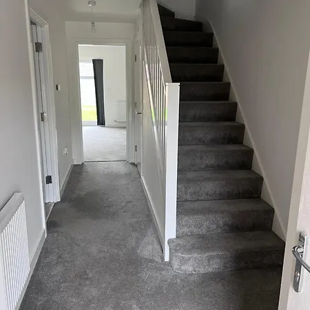 بيت للعطل New Build Townhouse Seacroft Near Leeds City Centre ليدز